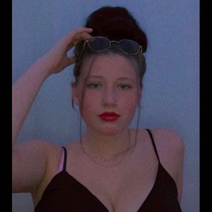 Meet your Posher, Évelyne